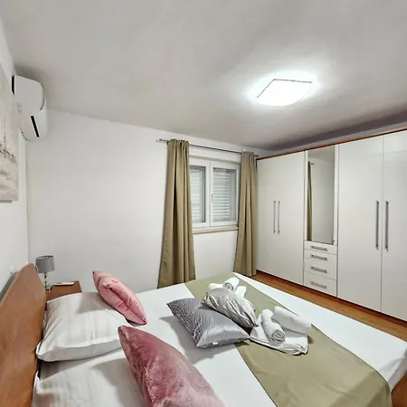 Iva Apartmán *